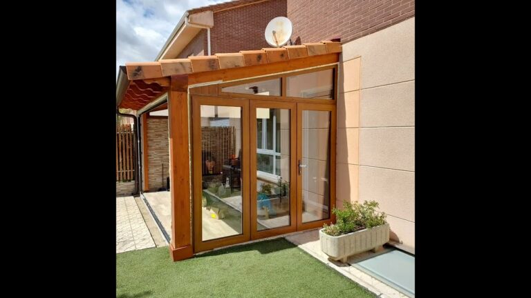 Ventanas y Puertas: Cerramientos Eficientes para P&eacute;rgolas de Madera